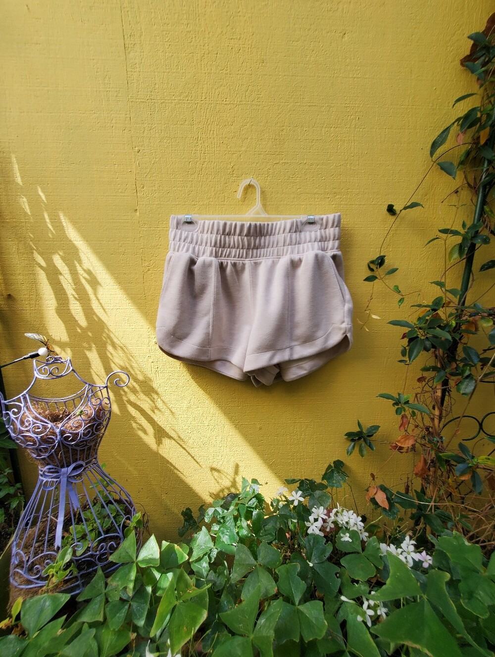 Yogalicious Cream High-Waist Lounge Shorts